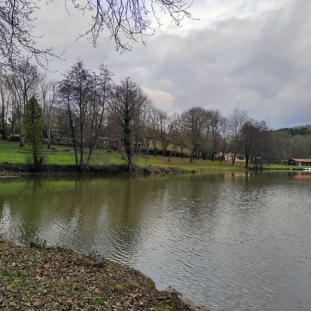 Chalet Simple Au Camping L'Etruyere Au Lac La Tardiere Bagian luar foto