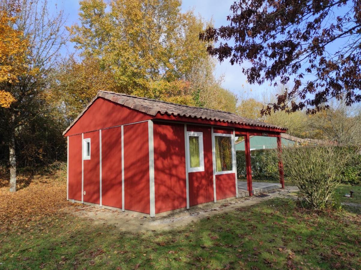 Chalet Simple Au Camping L'Etruyere Au Lac La Tardiere Bagian luar foto