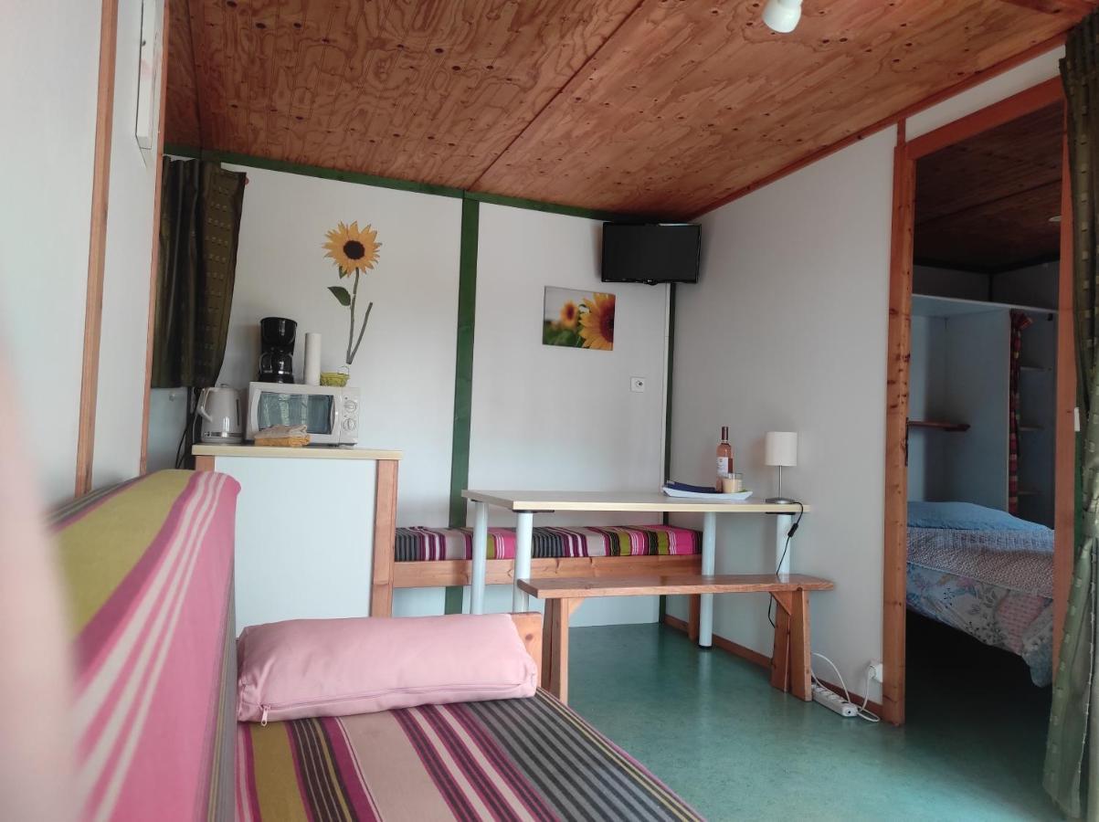 Chalet Simple Au Camping L'Etruyere Au Lac La Tardiere Bagian luar foto