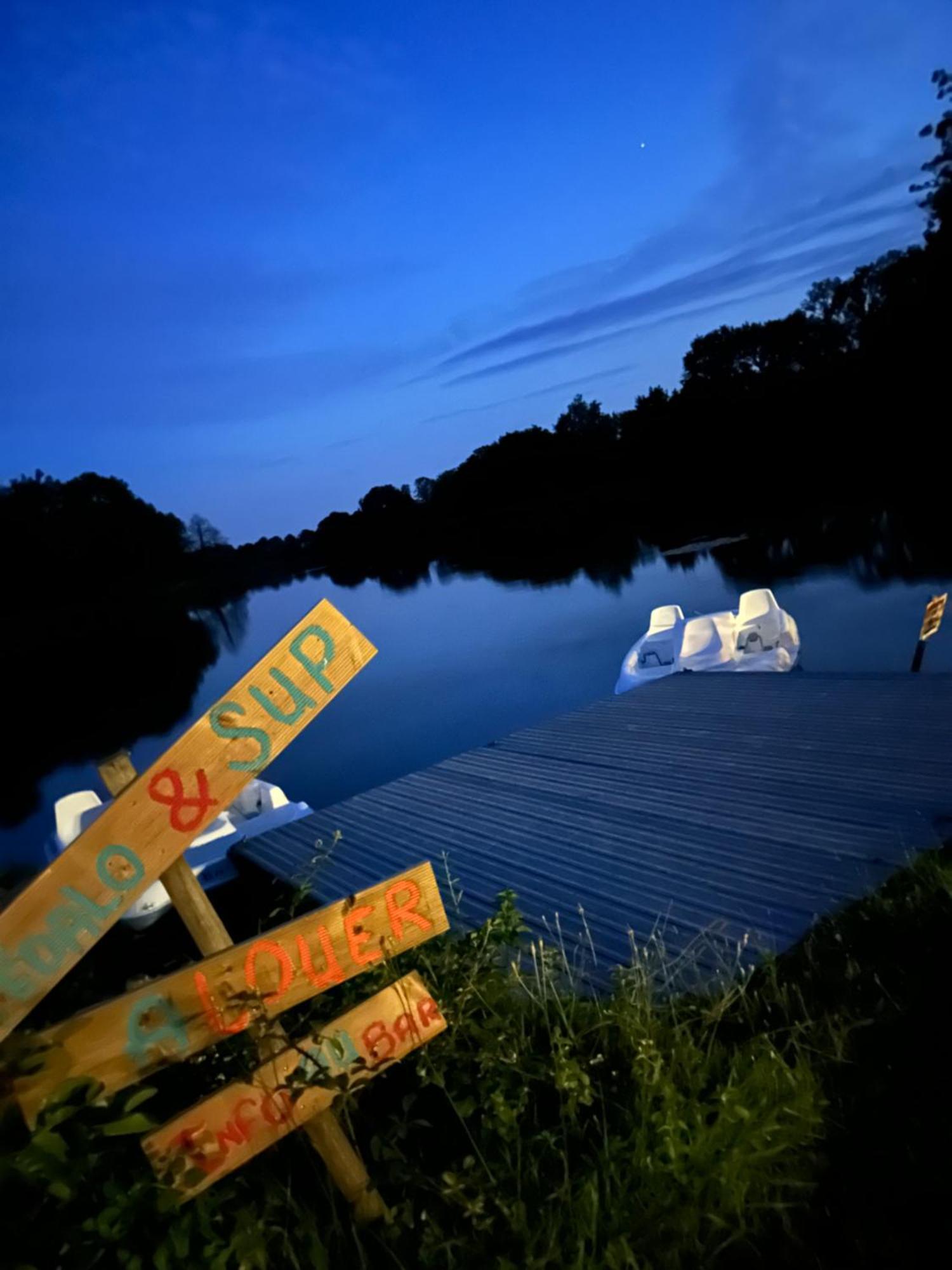 Chalet Simple Au Camping L'Etruyere Au Lac La Tardiere Bagian luar foto